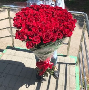 Купить букет из 101 розы 120 см с доставкой по Челябинску